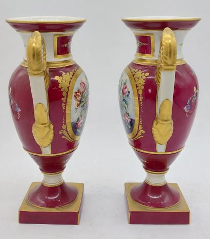 PAIR OF VASES in porcelain of Paris with...