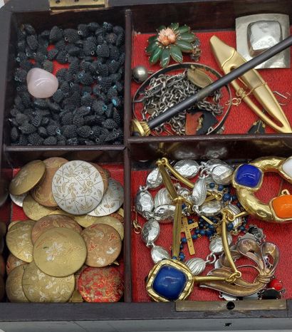 LOT OF FANTAISIE JEWELRY including earrings,...