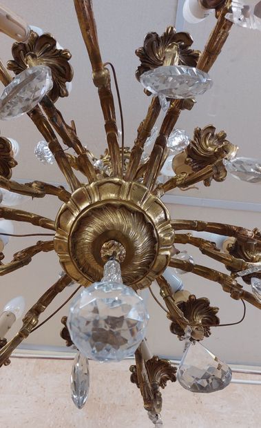 Gilded bronze chandelier with 16 lights

Louis...