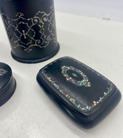 SET OF SIX SMALL BOXES in papier mâché with...