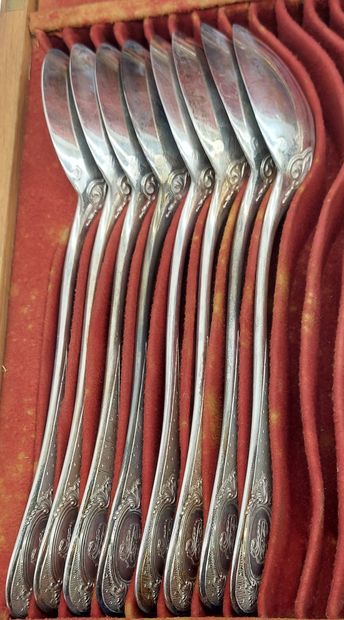SILVER HOUSEHOLD PART, in its wooden case,...