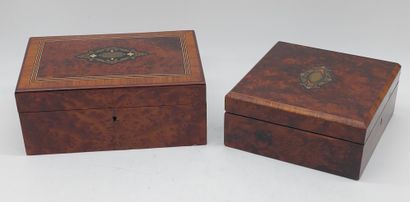 DEUX COFFRETS en bois de placage et bois...