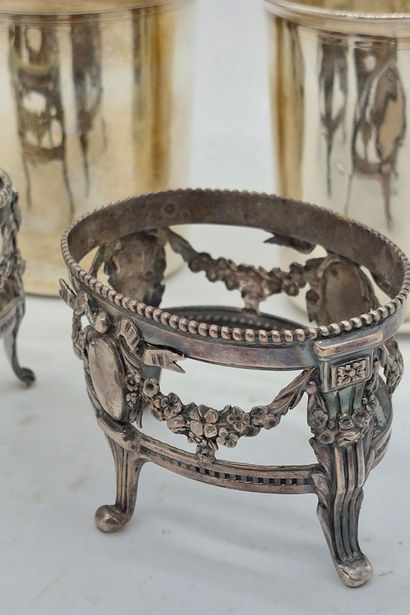 LOT in silver including : 

- 2 silver kettledrums

-...