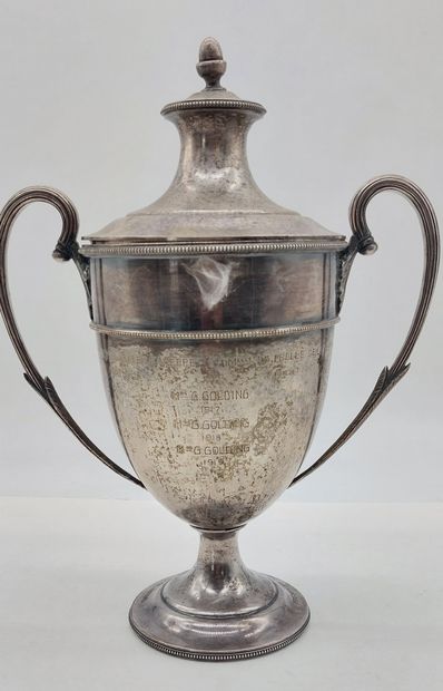 CUP in silver-plated metal 

Presence of...
