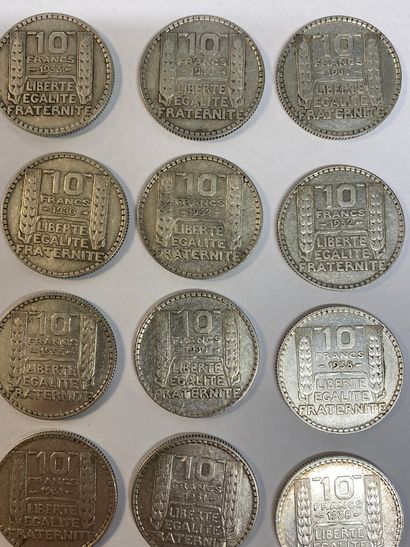 LOT OF SILVER PIECES including : 

- 42 pieces...