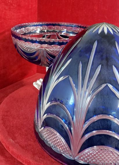 CHAMPAGNE CELLAR in cut colored crystal 

H...