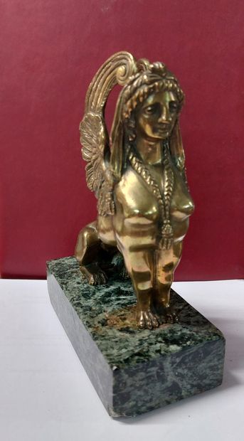 SPHINGE en bronze sur socle en marbre vert

Ht....