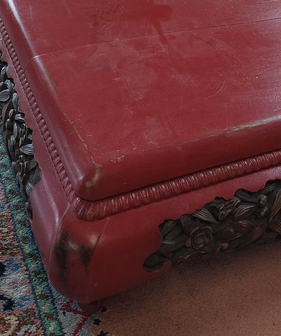 CHINA

Lacquered and carved wooden tea table...