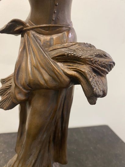 FLORA

Regula subject 

Marble base

Height:...