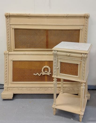 BED FRAME in painted and caned wood

Louis...