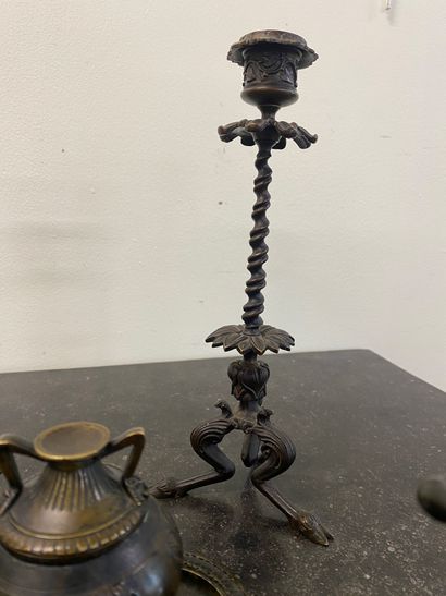 LOT of bronzes including :

- 2 candlesticks,...