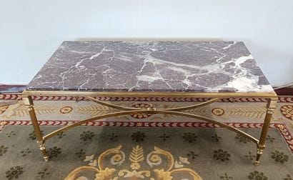 TABLE BASSE piètement en bronze, dessus de...