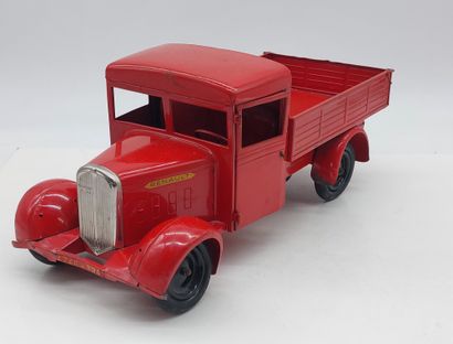 CIJ TOY

Mechanical Renault truck in red...