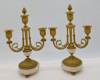 PAIR OF CANDELABRES in gilt and chased bronze...