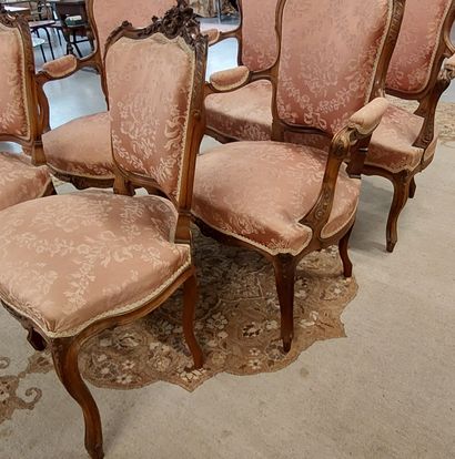 SALON in carved natural wood decorated with...