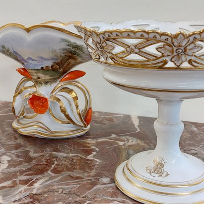 THREE CUPS in porcelain of Paris with floral...