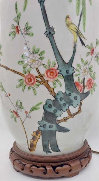 Chinese porcelain lamp-mounted VASE decorated...
