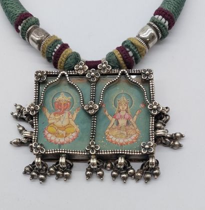 silver necklace with miniatures



One silver...