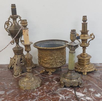 LOT including :

- 4 bronze lamp bases

-...
