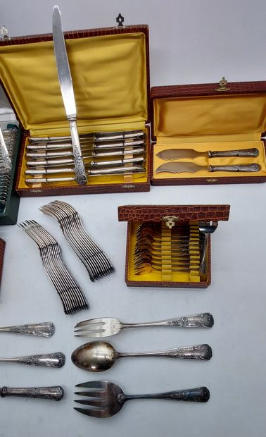 silver-plated metal HOUSEHOLD including :

-...