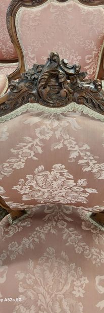 SALON in carved natural wood decorated with...