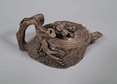 CHINA

Yixing stoneware teapot with natural...
