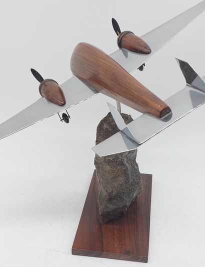 Aircraft model in wood and aluminum

Stone...