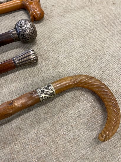 LOT DE SIX CANNES, pommeaux en argent, bois,...