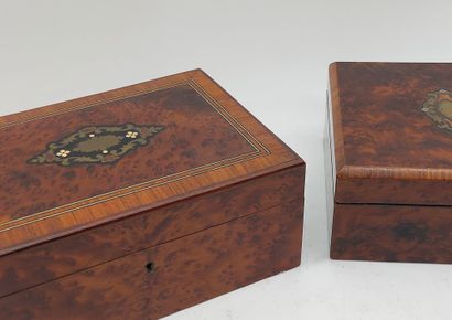 DEUX COFFRETS en bois de placage et bois...