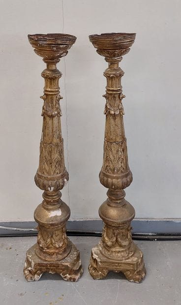 PAIR OF PIQUE-CIERGES in wood and gilded...