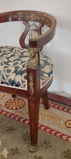 FAUTEUIL DE BUREAU en acajou et placage d'acajou,...
