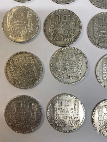 LOT OF SILVER PIECES including : 

- 42 pieces...