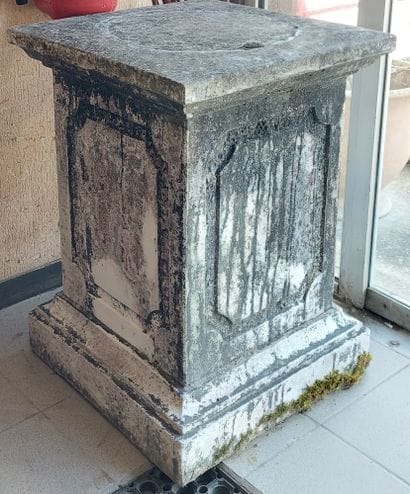 SOCLE in reconstituted stone

H: 63 cm W:...