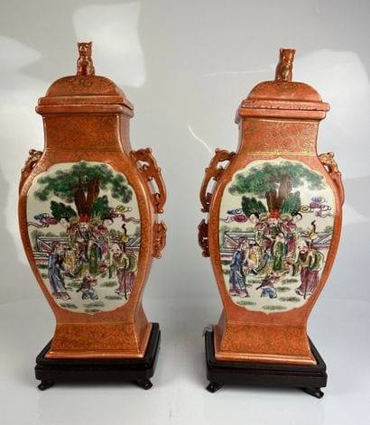 CHINA

Pair of baluster-shaped covered vases...
