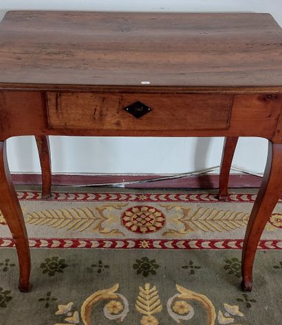 DESKTOP TABLE in natural wood opening with...