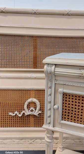 BED FRAME in painted and caned wood

Louis...