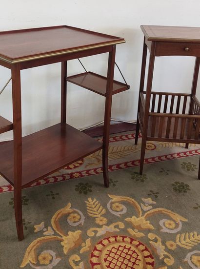 Mahogany veneered TABLE SERVANTE with two...