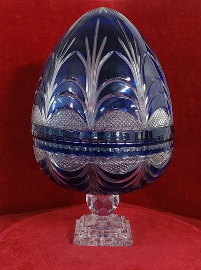 CHAMPAGNE CELLAR in cut colored crystal 

H...