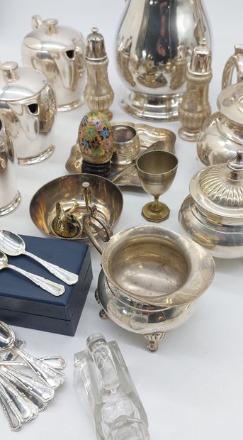 LOT OF SILVER METAL including:

- 2 tea services...