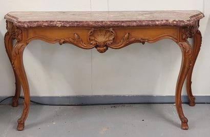 LARGE CONSOLE in molded and carved natural...