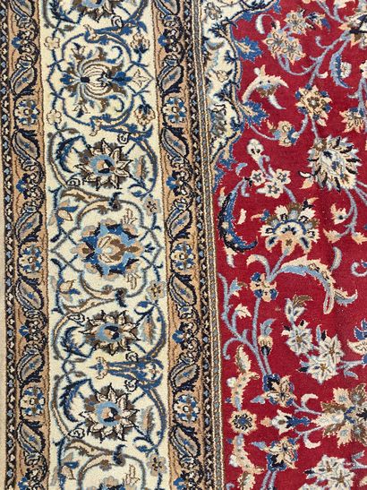NAÏN

Large Naïn rug in wool and silk 

347...