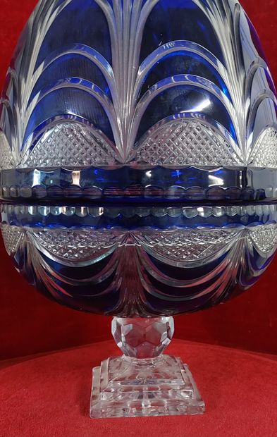 CHAMPAGNE CELLAR in cut colored crystal 

H...