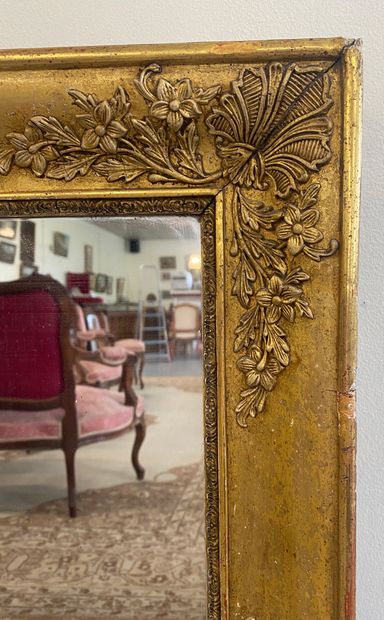 MIROIR au mercure en bois doré à décor floral

Epoque...