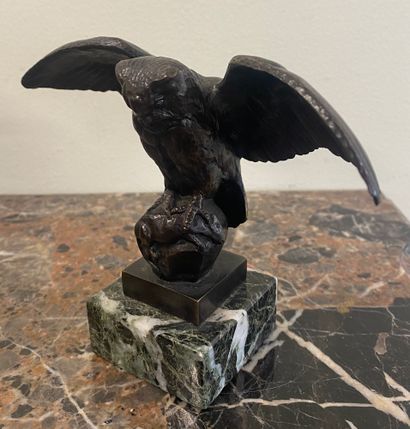 D'après Antoine Louis BARYE (1796-1875) 

Hibou

Bronze,...
