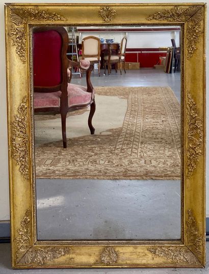 MIROIR au mercure en bois doré à décor floral

Epoque...