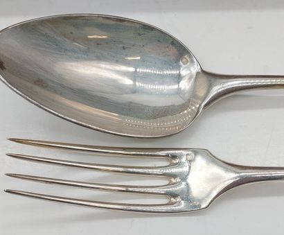 SILVER HOUSEHOLD PART, in its wooden case,...