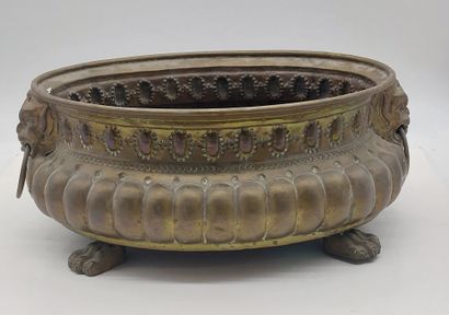 LARGE JARDINIERE in repoussé copper, claw...
