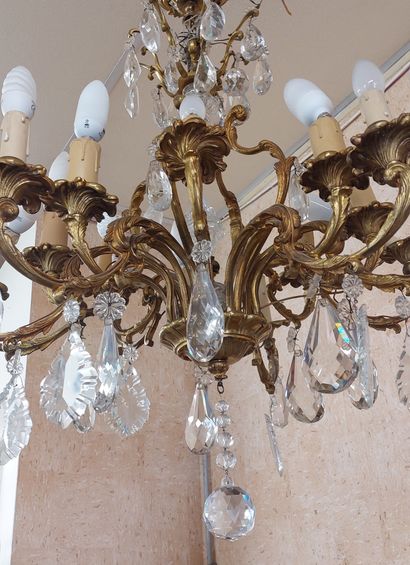 Gilded bronze chandelier with 16 lights

Louis...