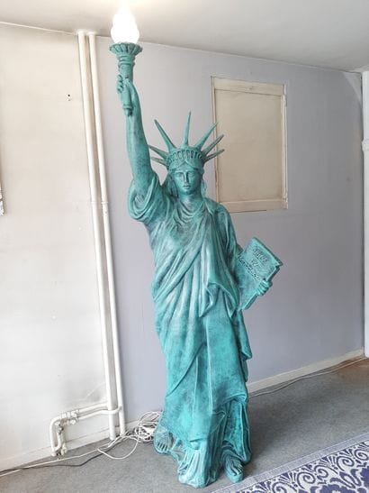 IMPORTANT STATUE OF LIBERTY in resin, bronze...