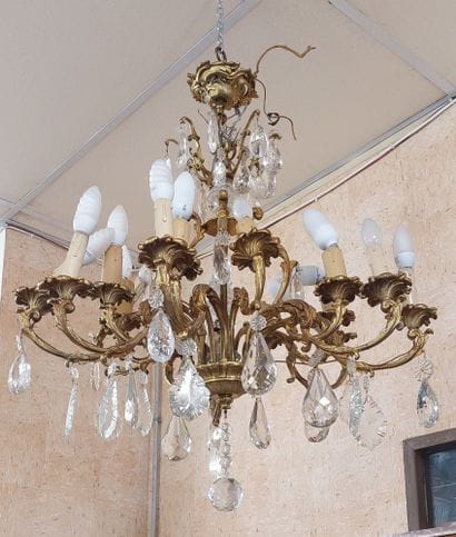 Gilded bronze chandelier with 16 lights

Louis...